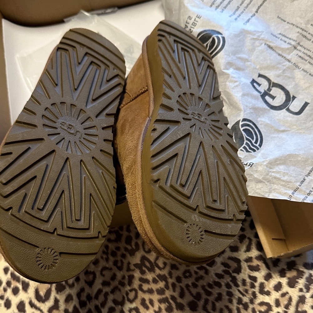 UGG Classic mini II chestnut Ankle Boots
New in box - Picture 7 of 8